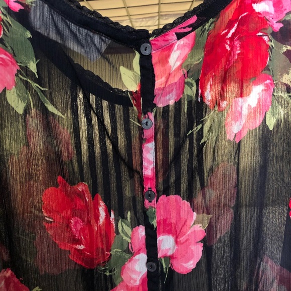 Sheer Floral Top - Picture 6 of 7